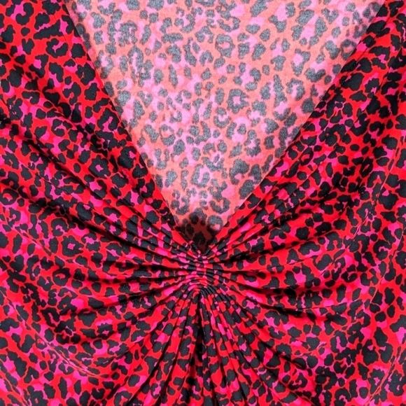 Michael Michael Kors Ruched V-Neck Red & Black Cat Print Blouse Size Small - Picture 5 of 8